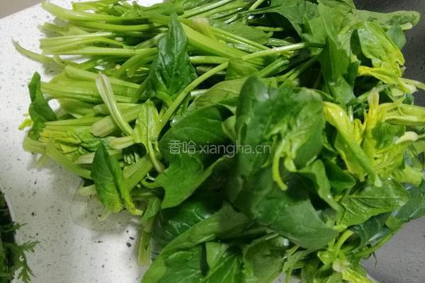 松仁鸡丝菠菜塔的做法图解1