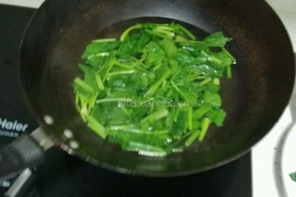 松仁鸡丝菠菜塔的做法图解2