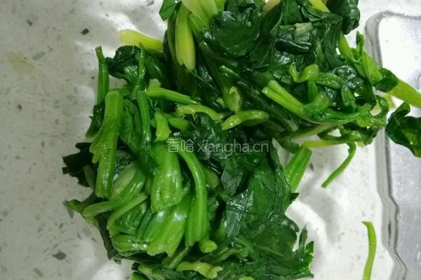 松仁鸡丝菠菜塔的做法图解3