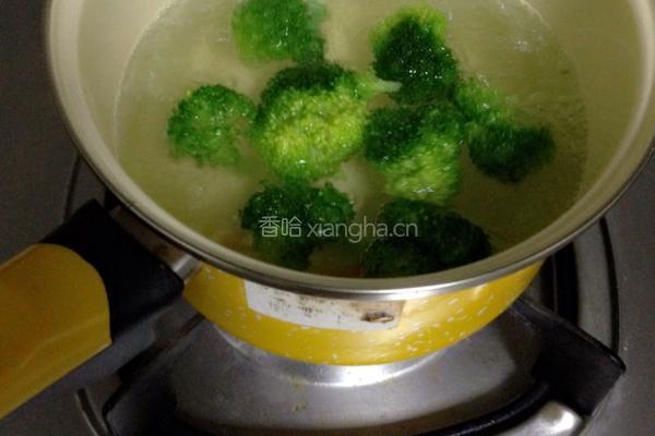 黑椒牛排意面的做法图解2
