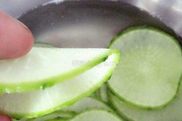 酸甜萝卜花的做法图解7