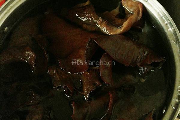 胜瓜木耳炒肉丝的做法图解3