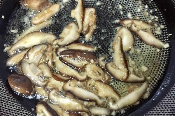 中式火腿蔬菜炒意面的做法图解7