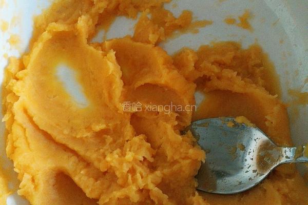 红薯芝麻饼的做法图解1