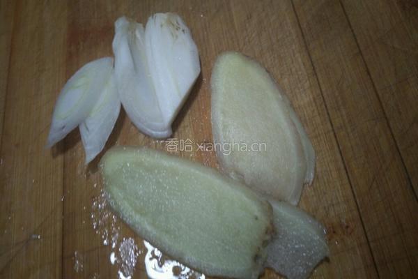 鸡爪白菜蘑菇豆腐汤的做法图解3