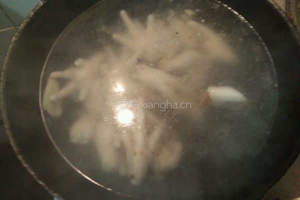 鸡爪白菜蘑菇豆腐汤的做法图解9