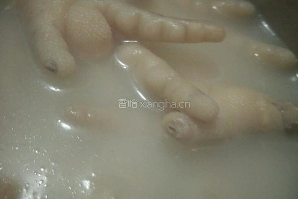 鸡爪白菜蘑菇豆腐汤的做法图解11