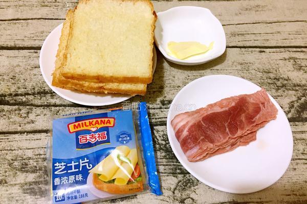 芝士培根吐司卷的做法图解1