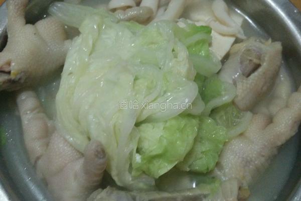 鸡爪白菜蘑菇豆腐汤