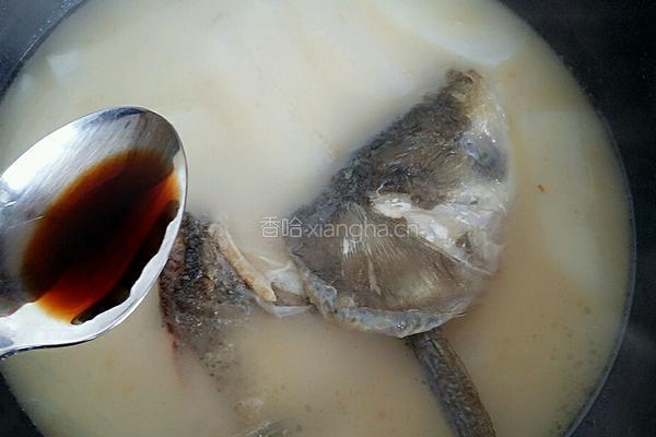 鱼头萝卜汤的做法图解10