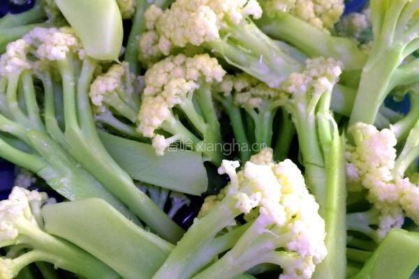 炒有机菜花的做法图解1