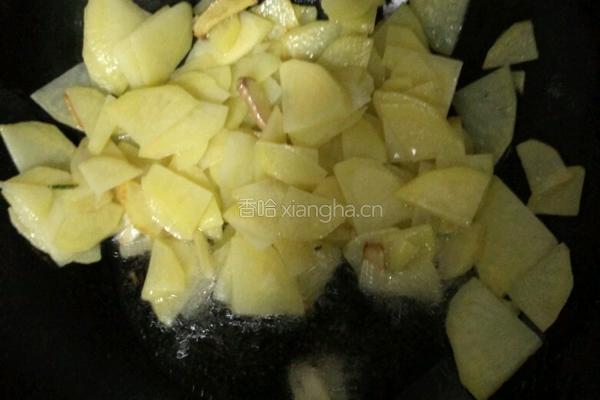 土豆烧白菜的做法图解4