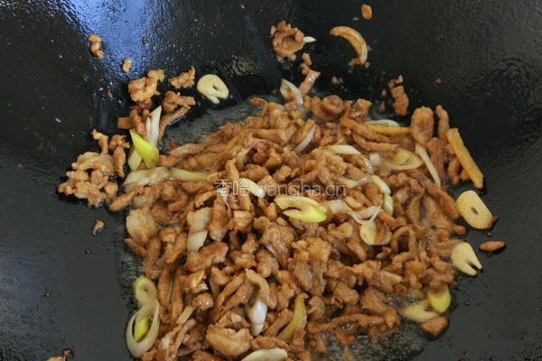 三色柿椒炒肉丝的做法图解4