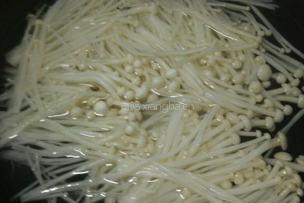 金针菇瘦肉豆腐汤的做法图解5