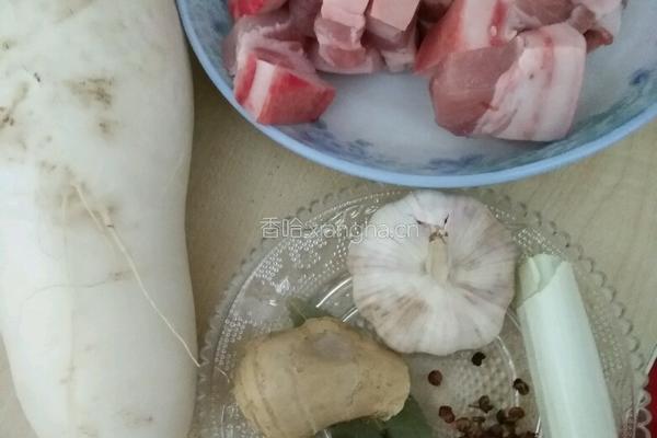 红烧肉炖萝卜的做法图解1