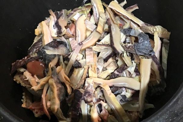 墨鱼炖鸡的做法图解4