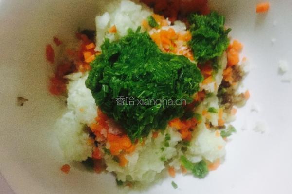 白菜芹菜胡萝卜肉馅包子的做法图解3