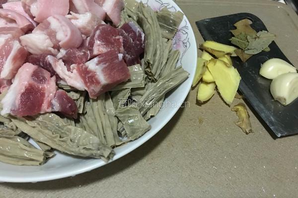 黑腐竹红烧肉的做法图解3