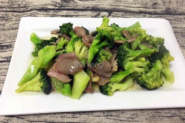 腊肉炒西兰花的做法图解6