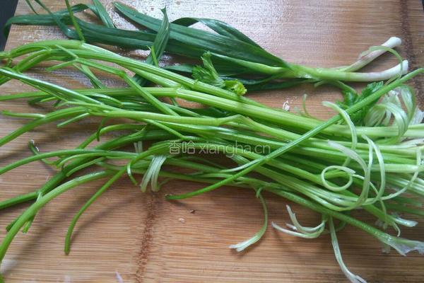 芹菜肉丝的做法图解1