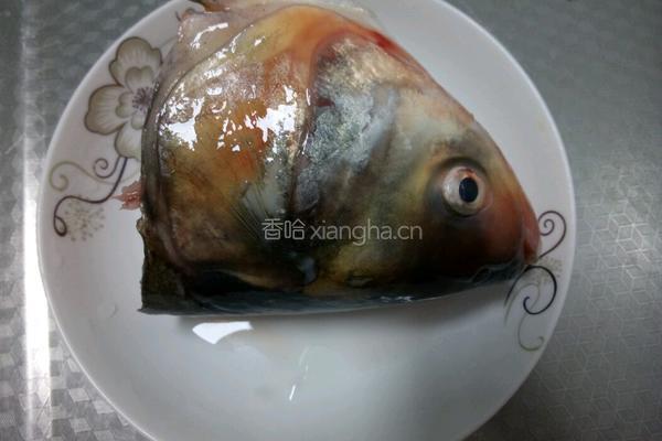 鱼头豆腐汤的做法图解1
