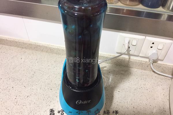 现榨石榴汁的做法图解2