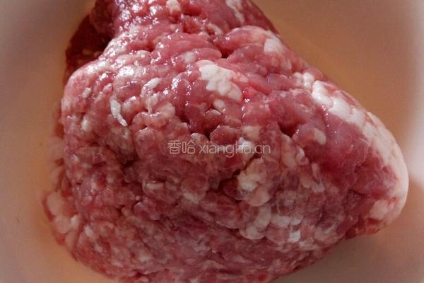 自制肉末香辣酱的做法图解1