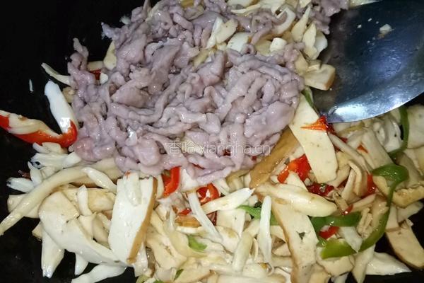 杏鲍菇豆腐干炒肉丝的做法图解12