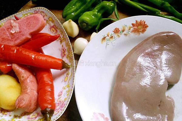 泡菜炒腰花的做法图解1