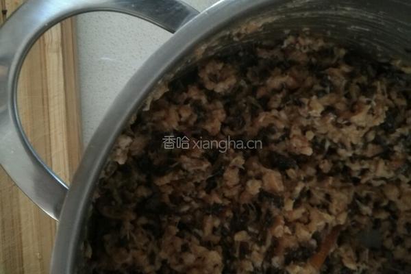 茴香猪肉馅大包子的做法图解3