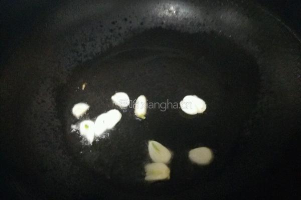 荷兰豆炒腊肠的做法图解3