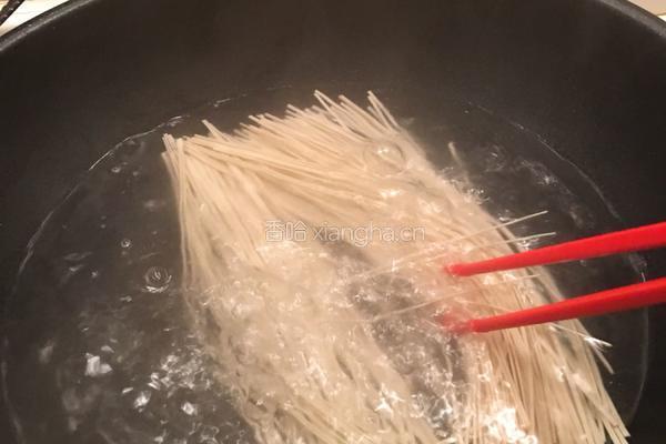 肥牛肉丸汤面的做法图解5
