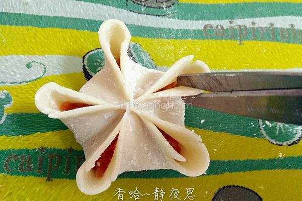 胡萝卜馅梅花饺的做法图解15