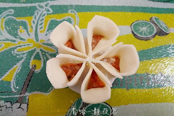 胡萝卜馅梅花饺的做法图解16