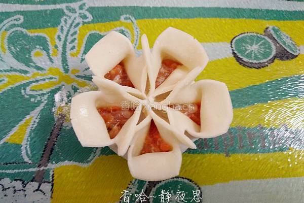 胡萝卜馅梅花饺的做法图解17