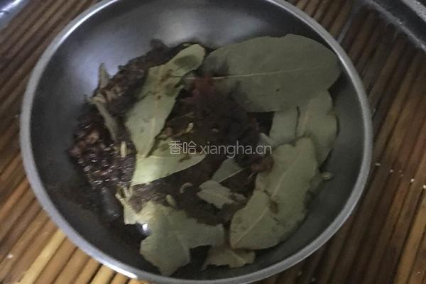 酱猪蹄的做法图解2