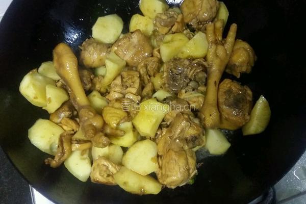 土豆炒鸡肉的做法图解3