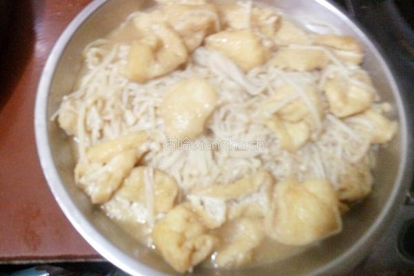 金针菇炒油豆腐的做法图解4