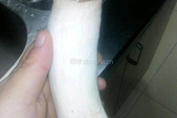杏鲍菇炒胡萝卜的做法图解1
