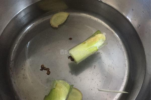卤牛肉(五香)的做法图解1