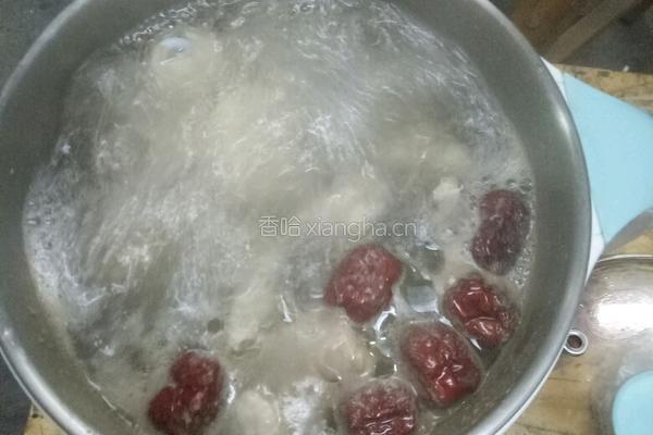 山药香菇鸡肉汤的做法图解2