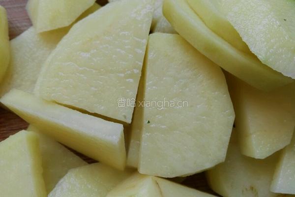 油闷尖椒土豆的做法图解3