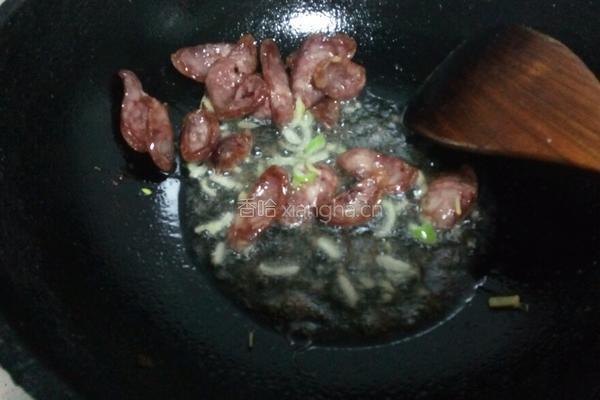 腊肠炒芹菜的做法图解3
