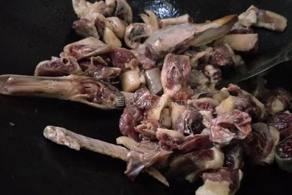 花生闷鸭的做法图解3