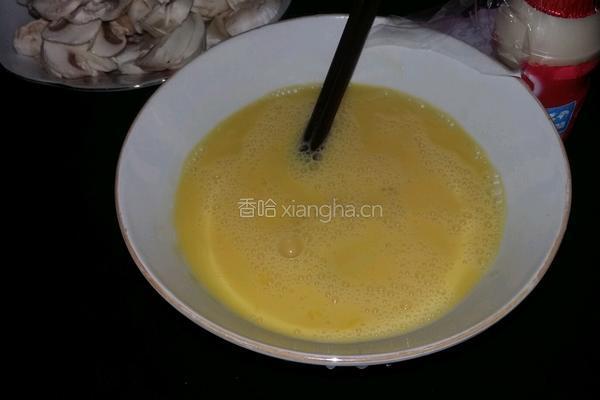 蘑菇炒鸡蛋的做法图解2