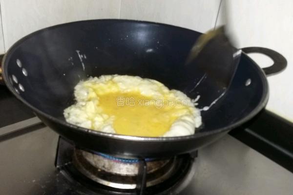 蘑菇炒鸡蛋的做法图解6