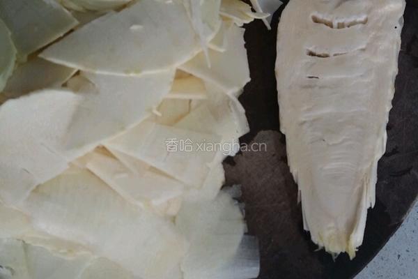 鲜冬笋炒五花肉的做法图解1