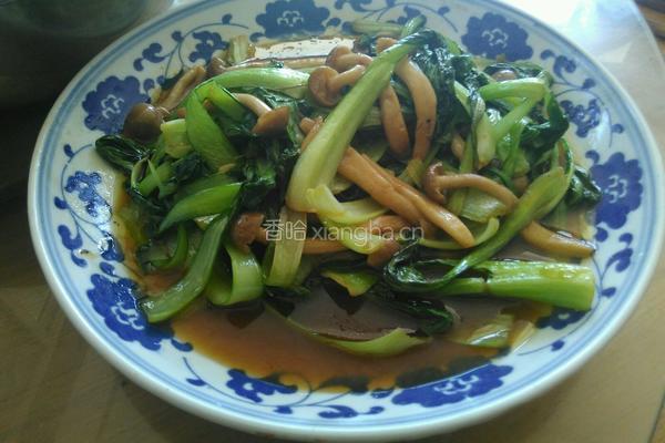 蟹味菇炒油菜的做法图解3