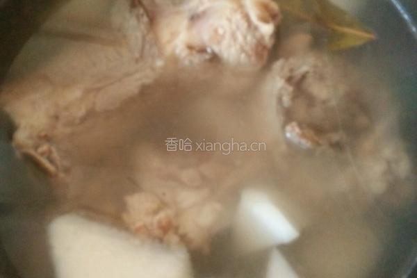 白萝卜大骨头汤的做法图解9