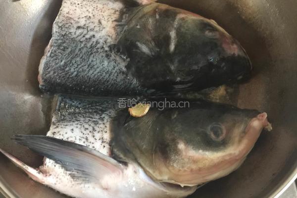 鱼头豆腐汤的做法图解2